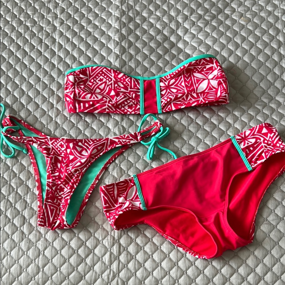 Vintage Hollister Red and Teal Bikini Set (3 pieces)